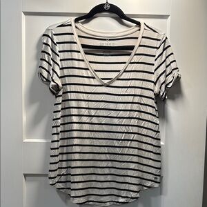 American Eagle Outfitters Black and White Fitted Short Sleeve Tee